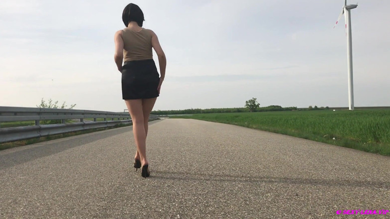 Goddess Lena: Ciabattine e collant a piedi