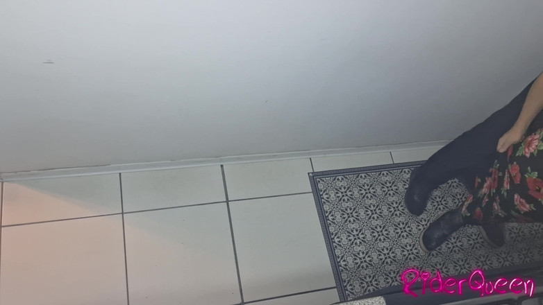 Riderqueen: Мачуха трахає пасинка на кухні - відео для шанувальників товстушки