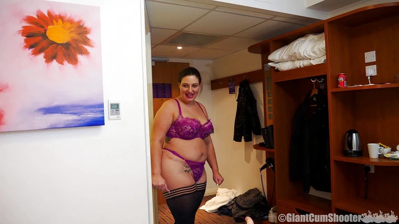 Giant CumShooter Productions: Busty BBW Crystal smith sucks 2 cocks