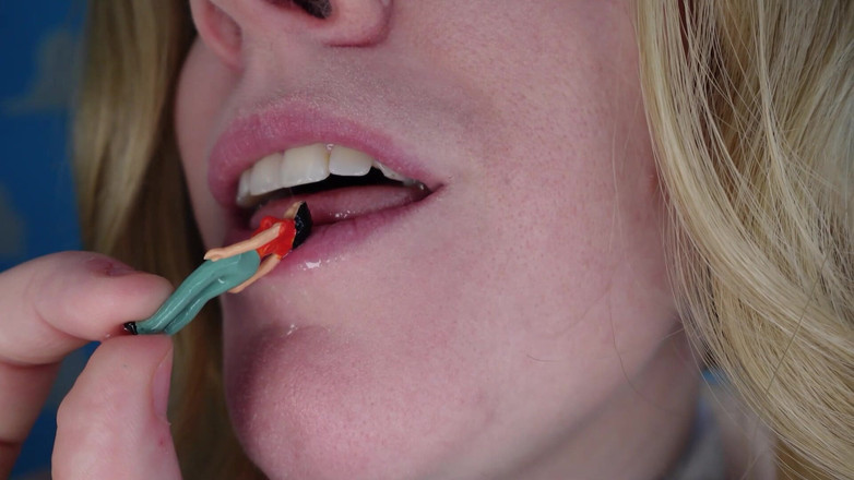 Julie Bliss: Giantess Buliss Buliss - Pâques pleine de plaisir