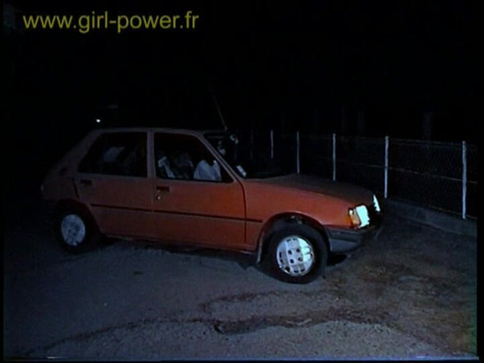 Girl P: Nohy - Verze Anglaise