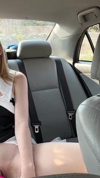 Monja Foung Exuberante juguete en mi coche! El mejor sexo con extraño