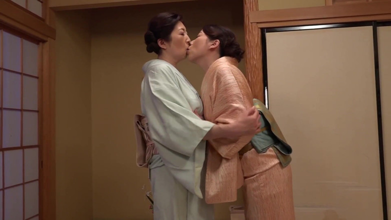 Vulture: Beautiful Ladies' Lesbianism 4-5