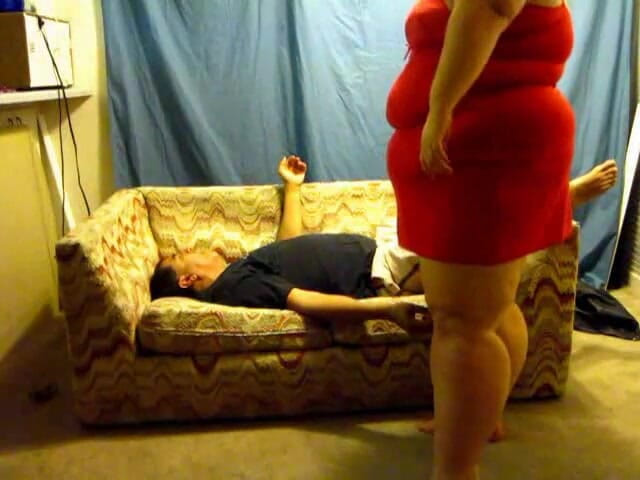 BBW nurse Vicki adventures with friends: Медсестра Вики и Энджи в видео с сидением на двойном лице