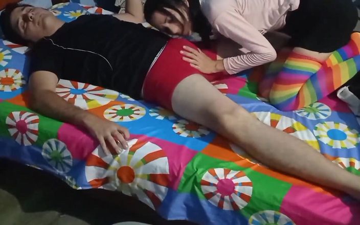 Mr_jhovin: Eu contratei uma prostituta venezuelana para bombar meu leite, eu...