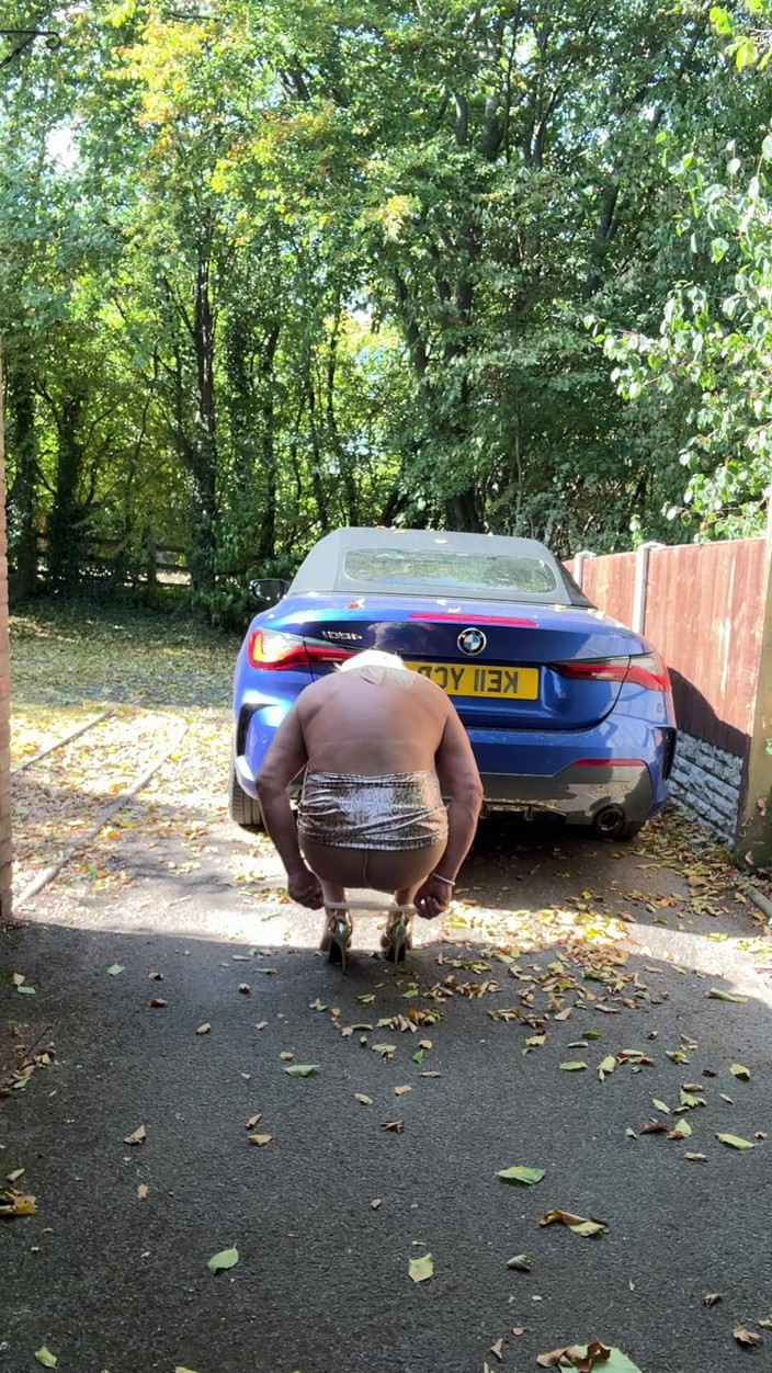 Kellycd2022: 穿着金豹印花连衣裙的性感 Crossdresser Kellycd2022