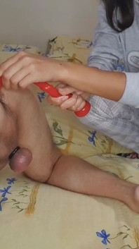 Femdom không thương tiếc, tôi sẽ đụ 2 cái mông của bạn cho đến khi bạn xuất tinh. đút sâu vào họng với dương vật giả 50 cm