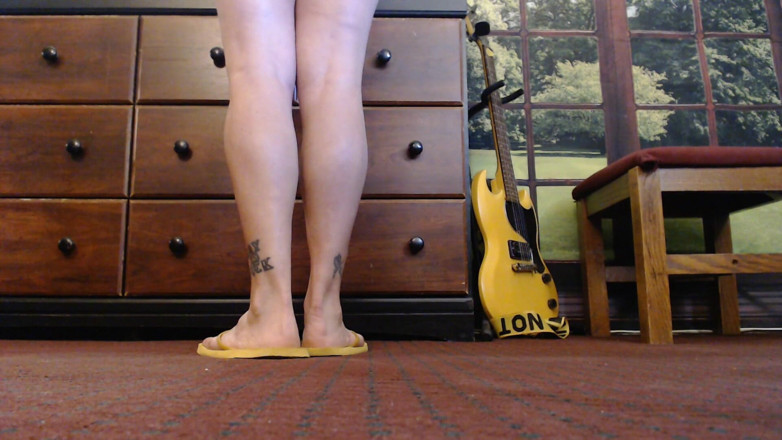 Abby Anna: Yellow flip flops