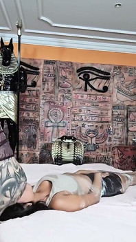 Oggi non puoi sfuggire al mio culo - facesitting dominazione lesbica con le ragazze migliori