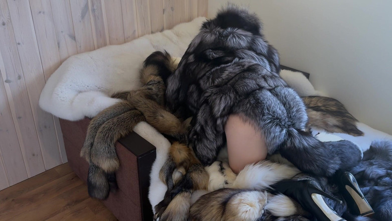 Ruda Cat: Zabawa i dokuczanie z dużą ilością futra! Masturbacja w futrze