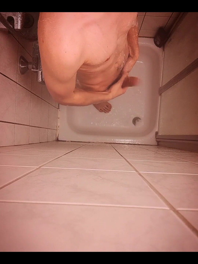 The Beginning of the Shower Video (Snauwflake) The Beginning of the Shower Video (Snauwflake)