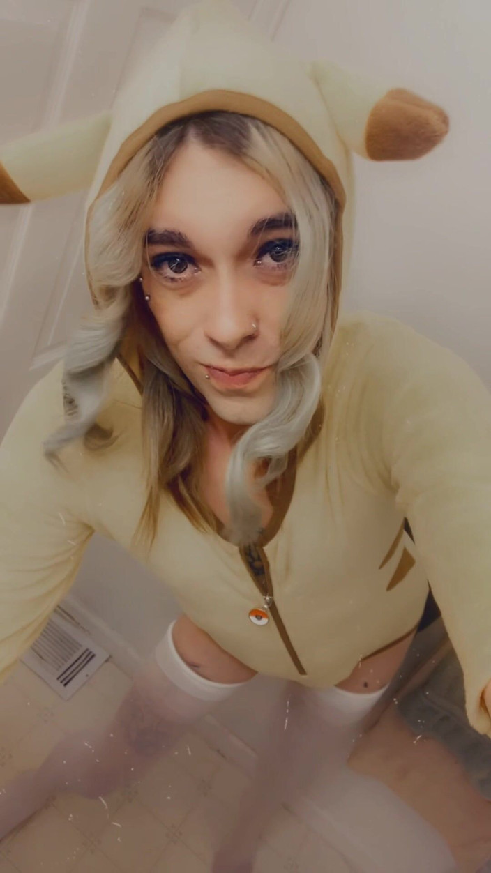 CarmenMelatonin: Pikagirl sange suka ngentot