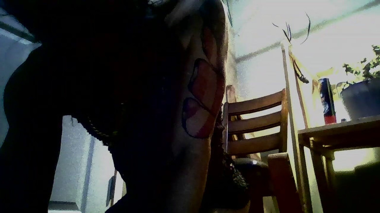 HardlyMandy11: Cinta, Kelab Fakta