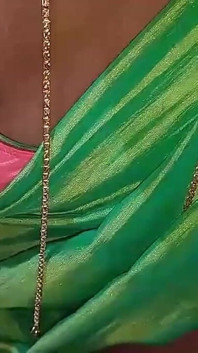 Mẹ kế của bạn bè làm tình trong saree màu xanh lá cây với phụ đề -1