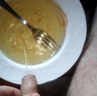 Sex hub male: John chčije na dva talíře