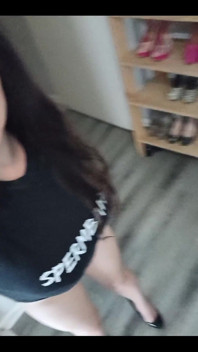 Swipe to see that today is a no pants day