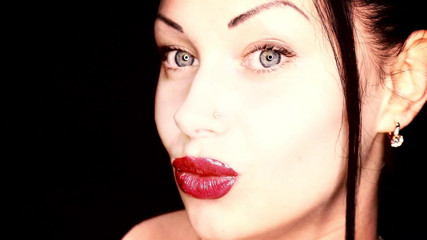 Goddess Misha Goldy: Fumo il narghilè e il rossetto lucido fetish & puzzolente & provocante...
