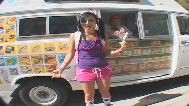 Content Candy: หนุ่มไอศกรีมเย็ดสาววัยรุ่นสวยหีฉ่ำ มีนมเล็กน่ารัก