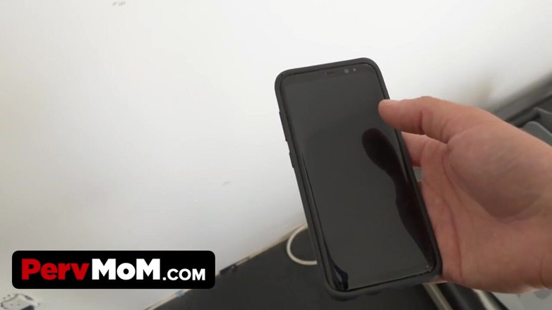 PervMom: Ibu tiri latina nyepong kontol ceroboh