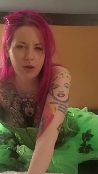 Poison Ivy domina Robin