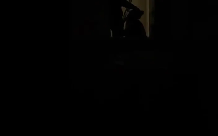 Kendale: Uběhli jsme na halloweenské párty, přinutil jsem ji, aby mi...