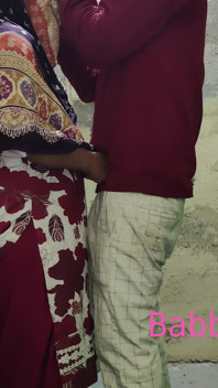 Cumnatul mai mare a futut pizda cumnatei sale mai mici, promițând că îi va cumpăra un Lehenga.