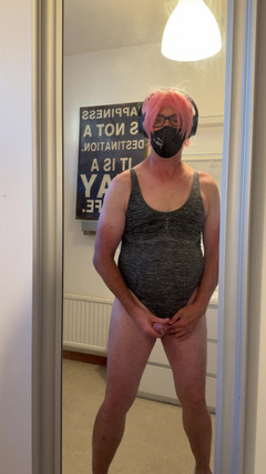 Julia Trans: Oglindă, oglindă pe perete