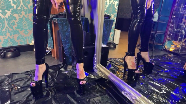 Lady Valeska: Keeping the gimp hydrated