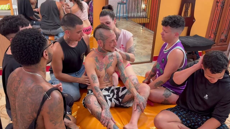 Gabes ftm: サイコロで遊んで素晴らしいグループセックスを楽しむ