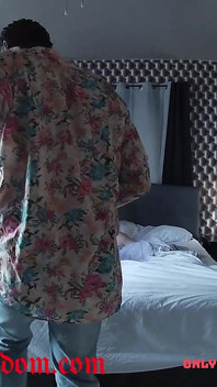 Latina-teen wirft perfekte runde arsch-bts zurück