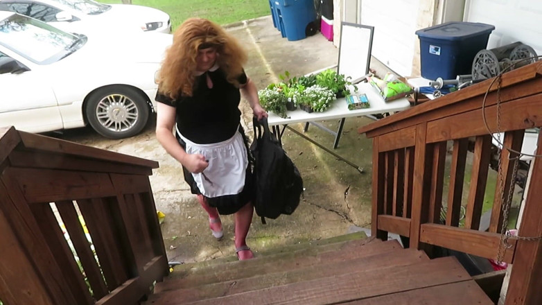 BBW nurse Vicki adventures with friends: Stoute meid Brittney vergat dat haar lippenstift in de auto...