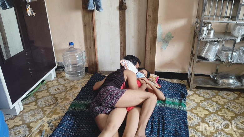 Desishycouple: Shivani Bhabhi Sex v růžových bikinách. Část 1