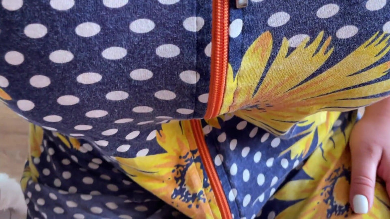 Lux Eva: MILF bawi się piersiami i łechtaczką