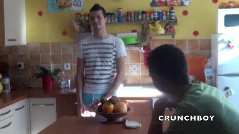 Crunch Boy: Max follada por Brian en la mañana en la cocina