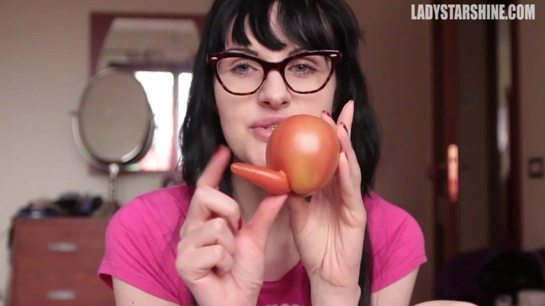 Lady Mesmeratrix Official: Pea cherry tomato to play with