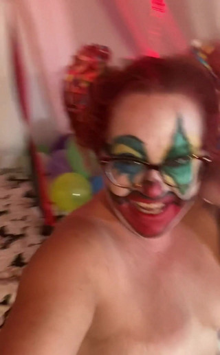 Lily Bay: Clown montag