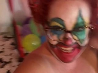 Lily Bay: Lunes de payaso