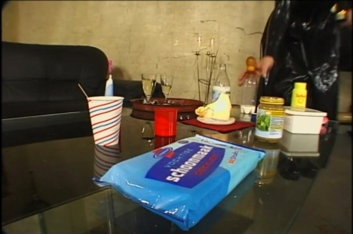 Absolute BDSM films - The original: Prsaté dívky ponižují penis za trest