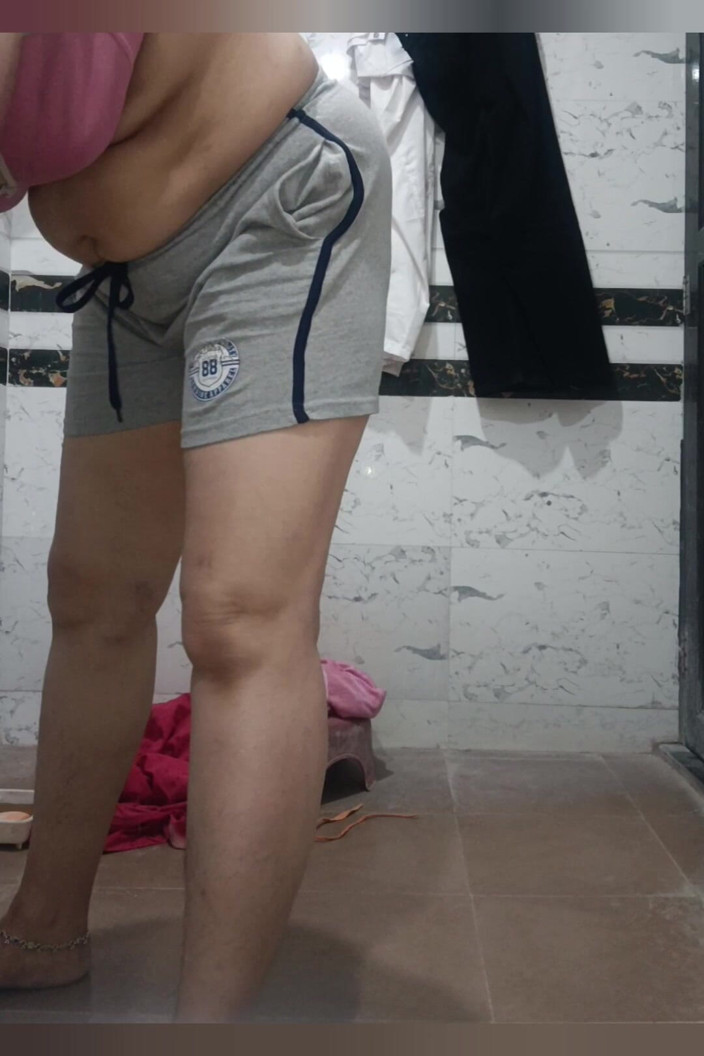 Priyahot77: Priya Bhabi volledige open lichaam hete oefening in de badkamer