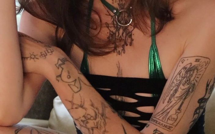 Nina Paradisa: Ayak ibadeti mindfuck bakış açısı
