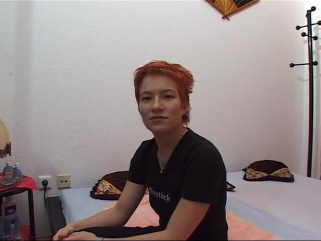 German Classic Porn videos: Roșcata cu păr scurt face primul ei casting