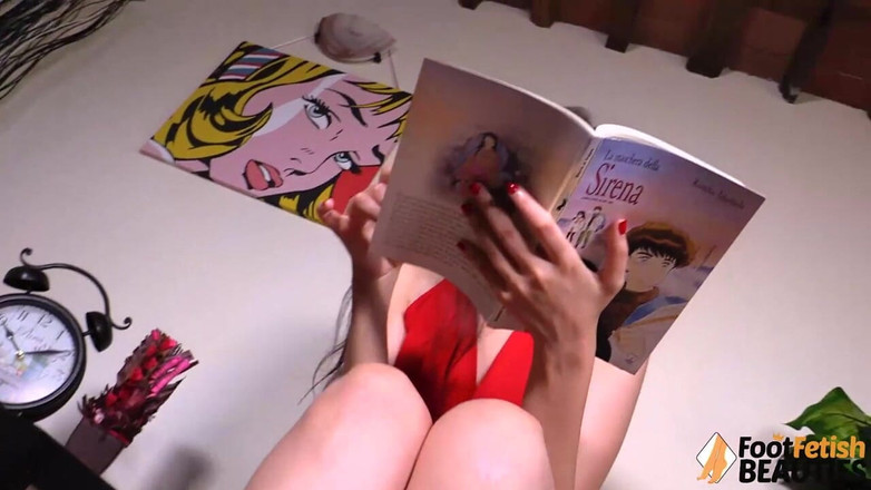 Foot Fetish HD: Exotická Sofia oblečená v červeném si vezme podpatky