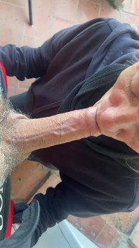 Seks buatan sendiri secara tidak sengaja dengan jiran - blowjob di bilik cuci (pov)