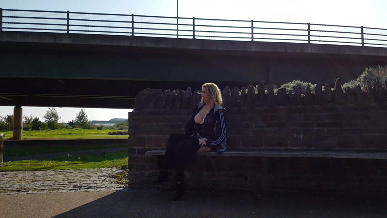 Chloe QOS: Flashing and Wanking