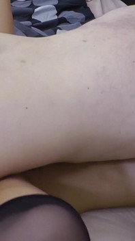 146 - 01 schätzchen fickt für creampie