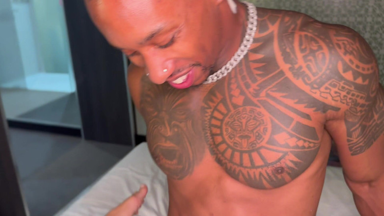 Valentina Bianco: 欲情したシュガーベイブが2つのチンコを手に入れる