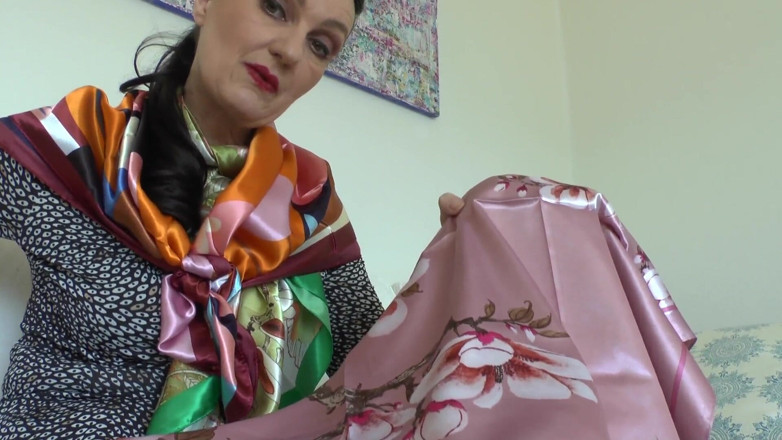 Lady Victoria Valente: Moje lesklé saténové šátky tě rozsvítí! Lady Victoria Valente