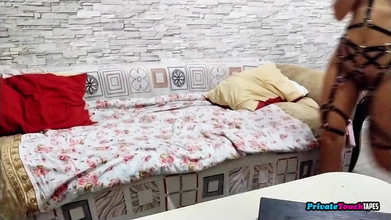 Private touch: Збуджена дружина мастурбує в сексуальній нижній білизні