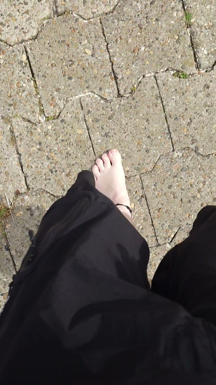 Footfetish: Barefoot in the September North Sea in Wangerland