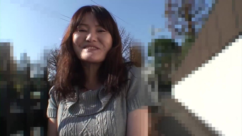 Asian Mature Climax: Heerlijke milf masturbeert met Hitachi-toverstaf
